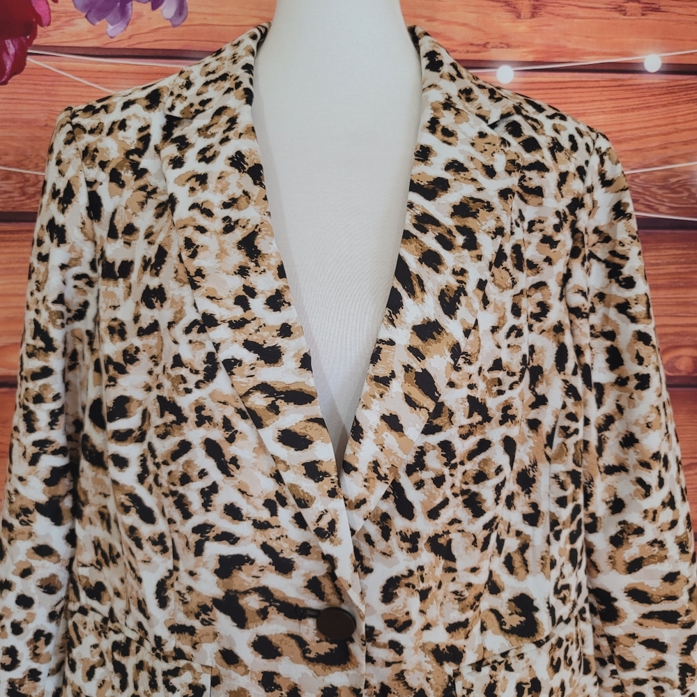 ⚡SALE! Calvin Klein Leopard Print Blazer - Picture 4 of 9